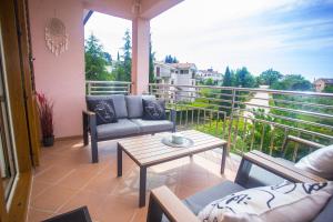 Balkón nebo terasa v ubytování Apartments Lorena + 37 fotografií