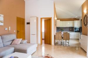 Kuchyňa alebo kuchynka v ubytovaní Apartments Lorena