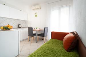 Kuchyň nebo kuchyňský kout v ubytování Apartments Milic