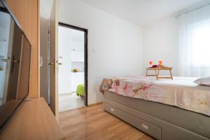 Postel nebo postele na pokoji v ubytování Apartments Milic