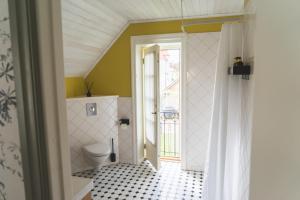 Koupelna v ubytování Vanalinna Boutique Hotel