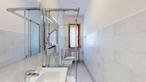 A bathroom at Vela Latina - By Ligooria Még 13 kép