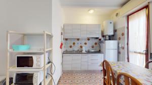 A kitchen or kitchenette at Vela Latina - By Ligooria
