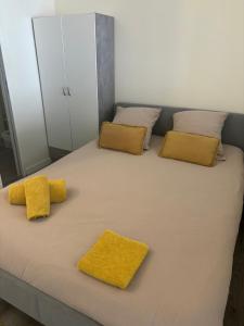 A bed or beds in a room at JC Appart