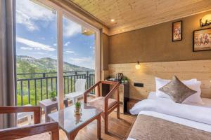 Nespecifikovaný výhled na hory nebo výhled na hory při pohledu z hotelu