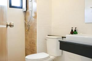 Koupelna v ubytování Prix Hotel + 27 fotografií