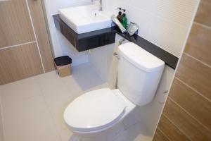 Koupelna v ubytování Prix Hotel