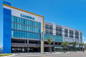 un edificio de oficinas con un cartel en la parte delantera en Cambria Hotel St Petersburg-Madeira Beach Marina en St Pete Beach