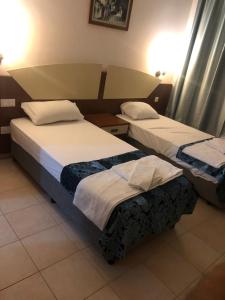 Postel nebo postele na pokoji v ubytování Best Hotel