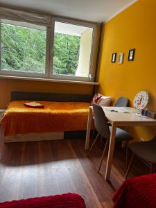 Posteľ alebo postele v izbe v ubytovaní Travel House Wroclaw