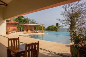 Kolam renang di atau dekat dengan Arrue Coastal Escape at Andromeda Pedasi