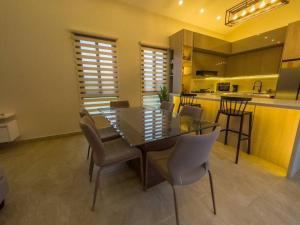 Dapur atau dapur kecil di Arrue Coastal Escape at Andromeda Pedasi