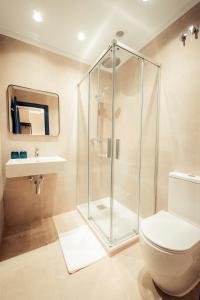 Ванная комната в GETXO ROOMS +8 фотографий