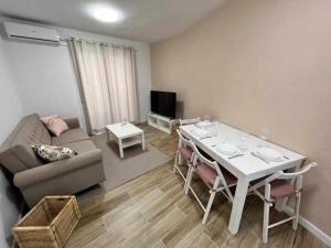 Televisyen dan/atau pusat hiburan di Apartamenticos Libertad I