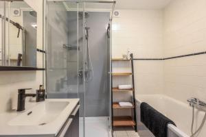 Koupelna v ubytování Hello Zeeland - vakantiehuis De elf Boompjes 64 + 28 fotografií