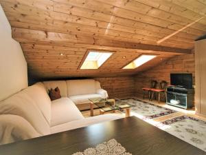 een woonkamer met een bank en een tafel bij Apartment Obernberg by Interhome in Obernberg am Brenner