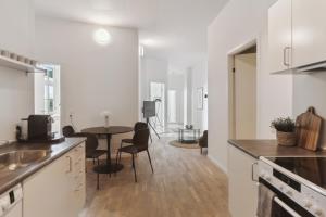 Kuchyň nebo kuchyňský kout v ubytování Come Stay 4BR med plads til 7 i hjertet af Aarhus