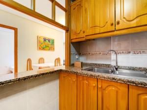 Kuchnia lub aneks kuchenny w obiekcie Apartment Edificio Las Americas by Interhome