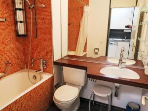 Koupelna v ubytování Apartment Apt B 027 by Interhome