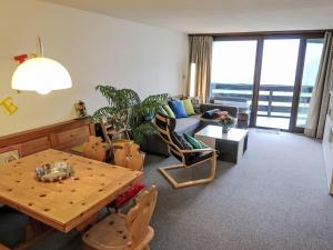 Posezení v ubytování Apartment Apt B 086 by Interhome + 34 fotografií