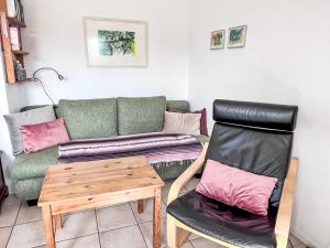 Posezení v ubytování Apartment Girun Eder by Interhome