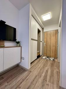 Televízia a/alebo spoločenská miestnosť v ubytovaní Rabbit 3 Apartman