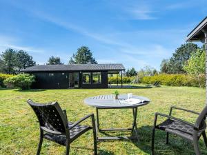 Zahrada ubytování Holiday Home Lars - 250m from the sea by Interhome