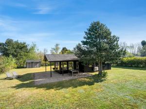 Zahrada ubytování Holiday Home Lars - 250m from the sea by Interhome