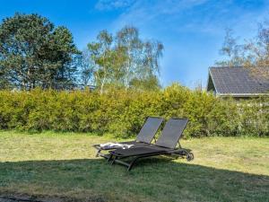 Zahrada ubytování Holiday Home Lars - 250m from the sea by Interhome