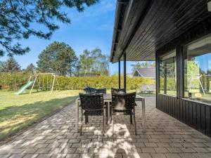 Zahrada ubytování Holiday Home Lars - 250m from the sea by Interhome