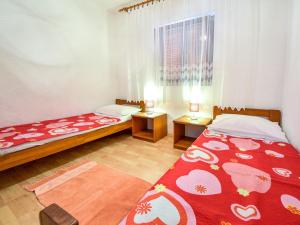 Posteľ alebo postele v izbe v ubytovaní Apartment Beba-1 by Interhome