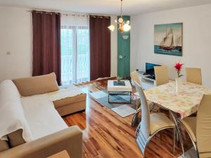 Posedenie v ubytovaní Apartment Beba-1 by Interhome
