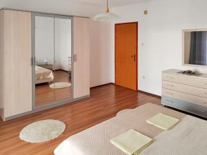 Posteľ alebo postele v izbe v ubytovaní Apartment Beba-1 by Interhome
