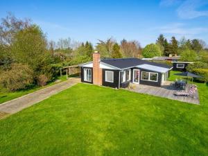 Zahrada ubytování Holiday Home Yorick - 1km from the sea by Interhome
