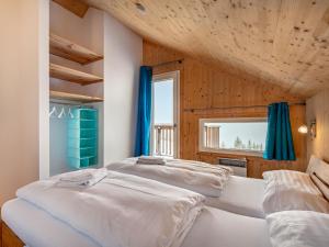 Rúm í herbergi á Chalet Klippitzoase by Interhome