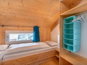 Rúm í herbergi á Chalet Klippitzoase by Interhome