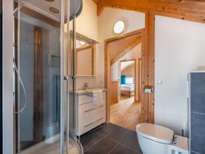 Baðherbergi á Chalet Klippitzoase by Interhome