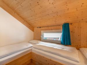 Rúm í herbergi á Chalet Klippitzoase by Interhome