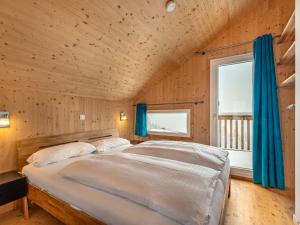 Rúm í herbergi á Chalet Klippitzoase by Interhome