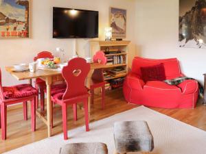Posezení v ubytování Apartment Marie-Soleil Est by Interhome