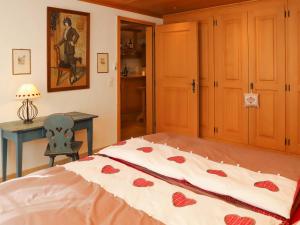 Postel nebo postele na pokoji v ubytování Apartment Marie-Soleil Sud by Interhome