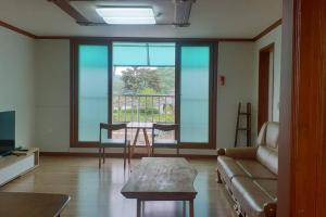 Μια τηλεόραση ή/και κέντρο ψυχαγωγίας στο The Dream House with rooftop BBQ