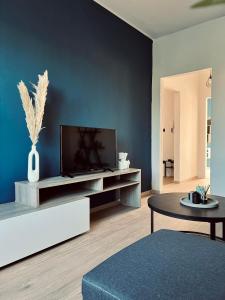 Μια τηλεόραση ή/και κέντρο ψυχαγωγίας στο 3C Apartment A Cozy Apartment in the Heart of Alexandroupoli