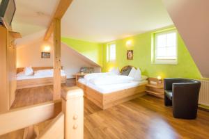 A bed or beds in a room at Pension- Appartement Kristall