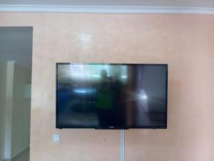 a flat screen tv hanging on a wall at المضيق 