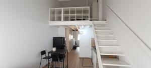 a white staircase in a room with a table and chairs at Tomarhousing - Templar in Tomar