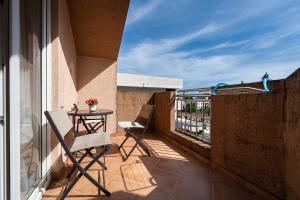 A balcony or terrace at Hotel Suzana Budva