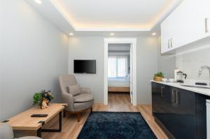 a kitchen and living room with a chair and a table at ART KARAKÖY in Istanbul
