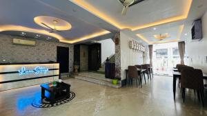 TV a/nebo společenská místnost v ubytování BluO Lake View NewTown - Boutique Hotel