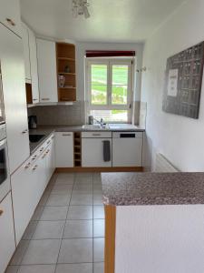 Kuchyň nebo kuchyňský kout v ubytování Appart' dans maison familiale